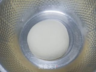 鱿鱼足鲜虾披萨的做法步骤：3