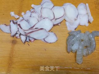 鱿鱼足鲜虾披萨的做法步骤：4