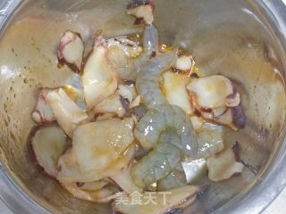 鱿鱼足鲜虾披萨的做法步骤：5