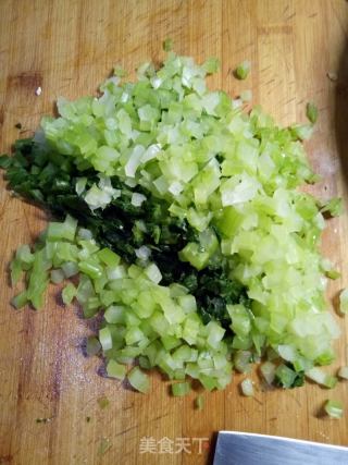 芹菜猪肉水饺的做法步骤：1