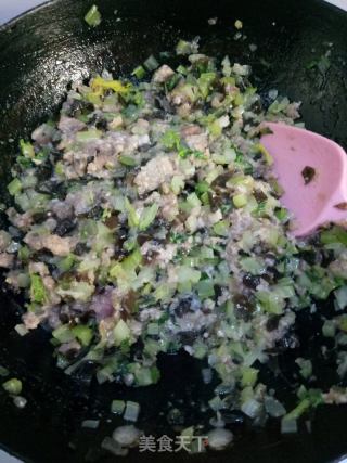 芹菜猪肉水饺的做法步骤：7