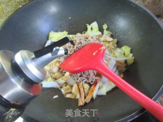 香干大白菜炒荞麦面的做法步骤：6