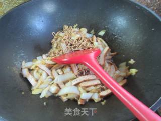 香干大白菜炒荞麦面的做法步骤：9