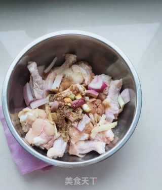 脆皮炸鸡翅根的做法步骤：1