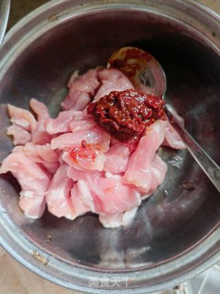 韭黄炒肉的做法步骤：2