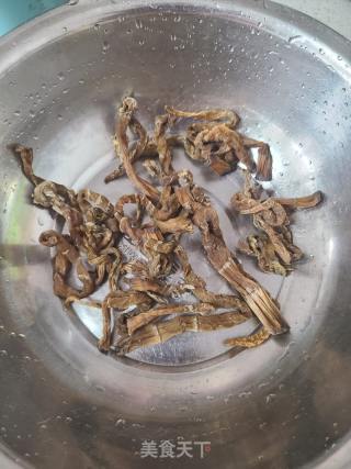 洋葱炒笋子的做法步骤：1