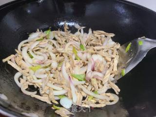 洋葱炒笋子的做法步骤：6