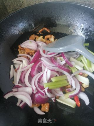 西芹洋葱炒肉丝的做法步骤：5