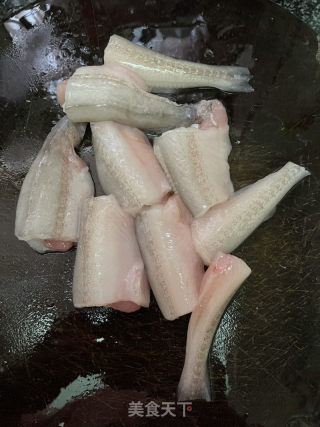 黄豆酱焗九肚鱼的做法步骤：1