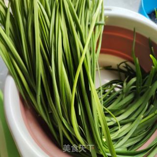 韭菜盒子的做法步骤：1