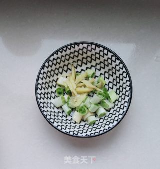 家常辣椒炒肉的做法步骤：4