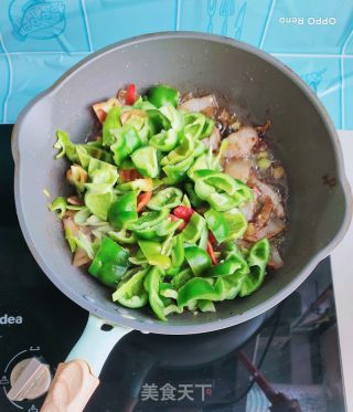 家常辣椒炒肉的做法步骤：10