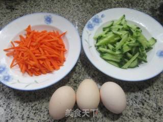 双丝炒鸡蛋的做法步骤：1