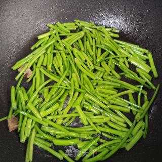 清炒红薯叶的做法步骤：3
