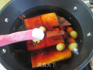 卤鹌鹑蛋豆腐干的做法步骤：4