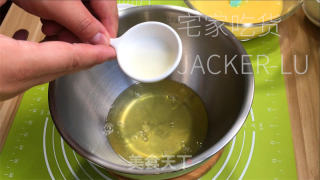 奶油夹心古早蛋糕，松软蛋糕，甜蜜奶油夹心，口感松软清新。的做法步骤：8