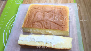 奶油夹心古早蛋糕，松软蛋糕，甜蜜奶油夹心，口感松软清新。的做法步骤：23