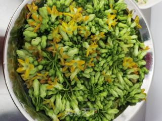 金针菇煮夜香花的做法步骤：1