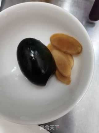 皮蛋豆腐狗肝菜汤的做法步骤：3