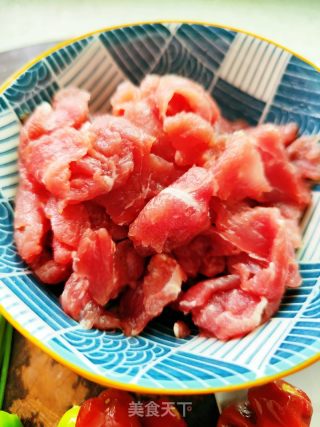 韭菜花炒牛肉的做法步骤：2