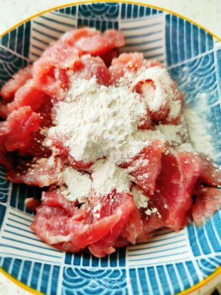 韭菜花炒牛肉的做法步骤：3