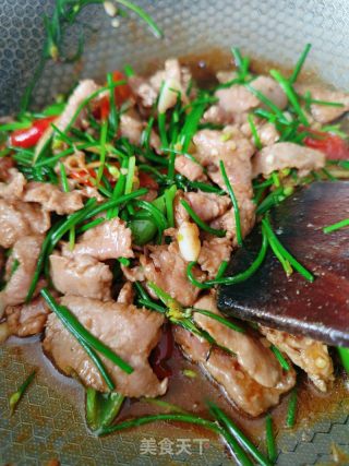 韭菜花炒牛肉的做法步骤：12
