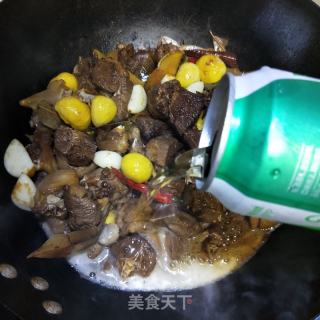 板栗焖鸭的做法步骤：11