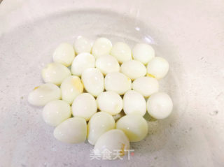 凉拌鹌鹑蛋的做法步骤：2