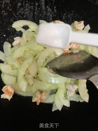 黄瓜炒虾仁的做法步骤：6