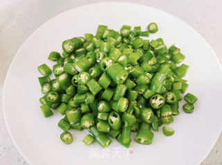 下饭神器～辣椒炒鸡蛋的做法步骤：2