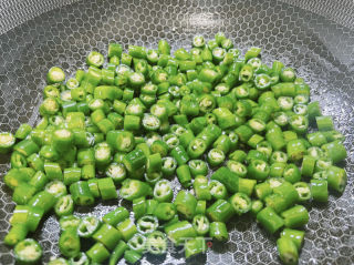 下饭神器～辣椒炒鸡蛋的做法步骤：4