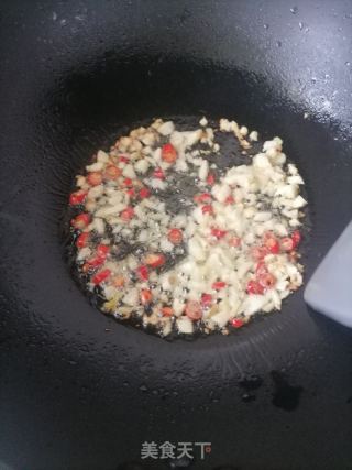 油豆腐炒芹菜的做法步骤：5