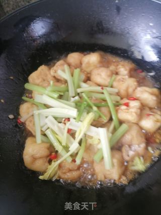 油豆腐炒芹菜的做法步骤：9