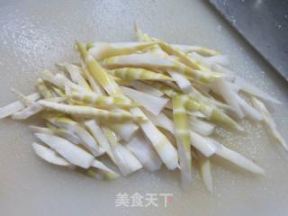肉丝洋葱炒野山笋的做法步骤：2