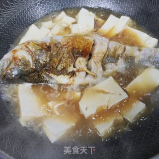 鲈鱼炖豆腐的做法步骤：6