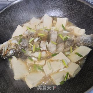 鲈鱼炖豆腐的做法步骤：8