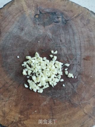 蒜香西兰花的做法步骤：1
