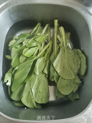 素炒菜心的做法步骤：1