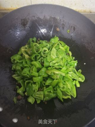 尖椒炒腊肉的做法步骤：5