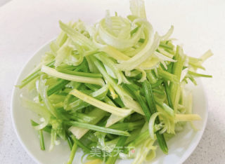 西芹炒牛肉（减肥版）的做法步骤：2