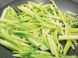 西芹炒牛肉（减肥版）的做法步骤：3