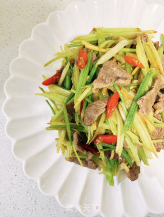 西芹炒牛肉（减肥版）的做法步骤：8