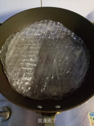 酸辣炒粉皮的做法步骤：1