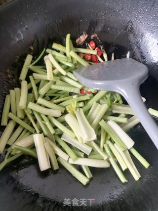 芹菜炒牛肉的做法步骤：5