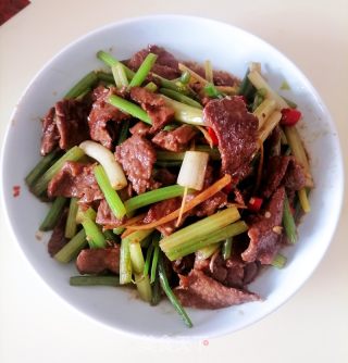 芹菜炒牛肉的做法步骤：8