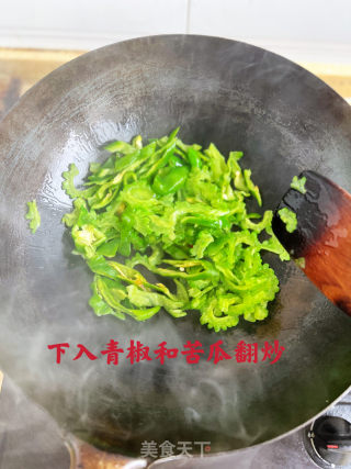 青椒炒苦瓜的做法步骤：5