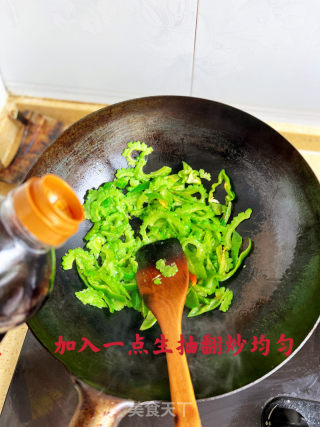 青椒炒苦瓜的做法步骤：7