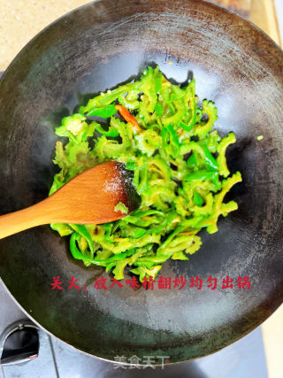 青椒炒苦瓜的做法步骤：8