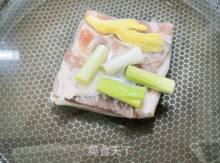 蒜泥白肉的做法步骤：2