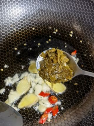爆炒脆鱼肠的做法步骤：6